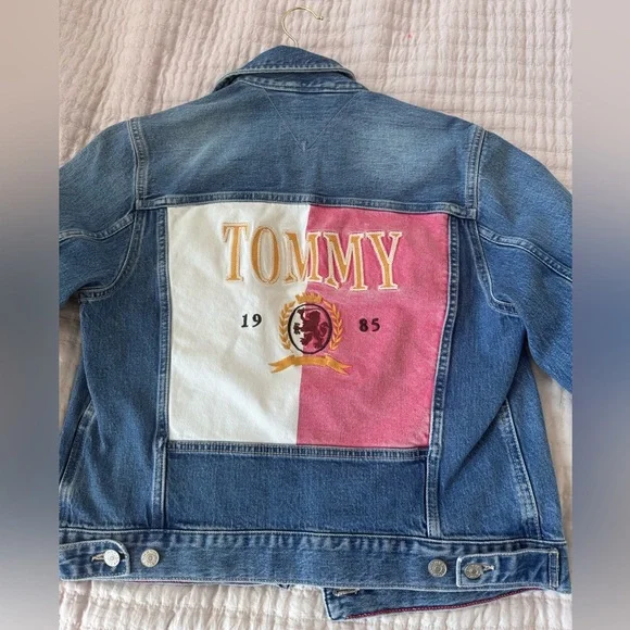 Tommy Jeans Crest & Flag Denim Jacket - Picture 8 of 8